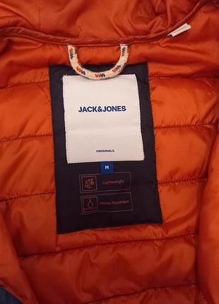 Стильная мужская куртка jack & jones на размер м4 фото