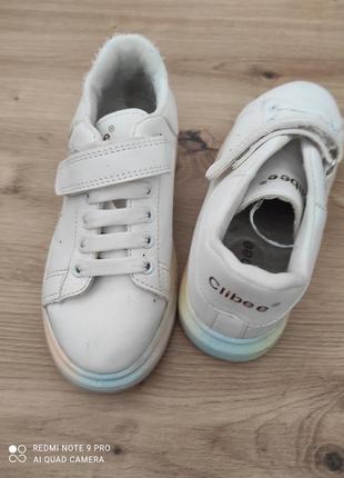 Білі кросівки 2