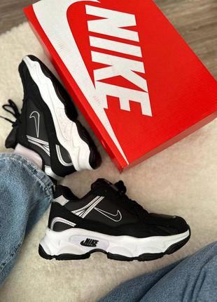 Жіночі кросівки найк