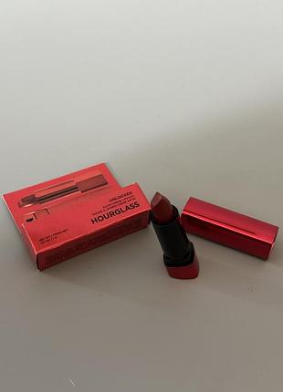 Hourglass мини помада красная unlocked satin crème lipstick red 0 mini