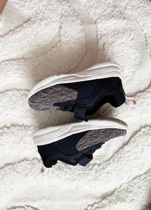 Детские кроссовки