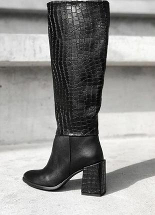 Дуже стильні чоботи з натуральної шкіри, з тисненням під крокодил, розмір 38