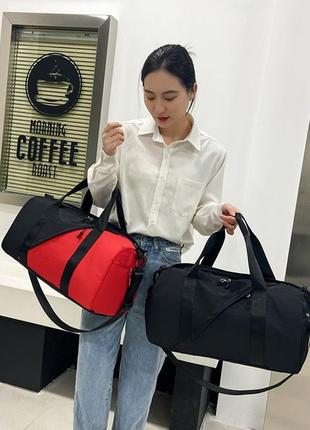 Спортивная женская сумка зd bags zip на 6 отделений для спортзала компактная 46x22x23 см черно-красная2 фото