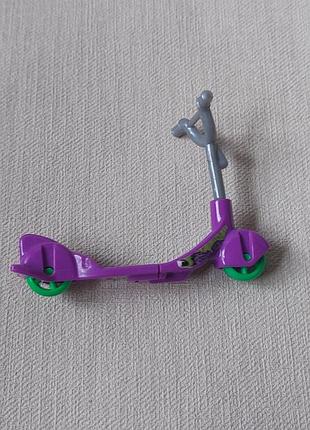 Фигурка kinder/kinder самокат 2