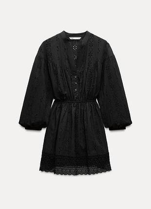 Коротка сукня з прорізною вишивкою zara