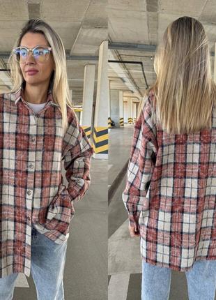 Кашемировая рубашка в клетку свободного кроя на пуговицах,рукав спущенный, по бокам разрезы6 фото