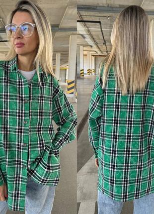 Кашемировая рубашка в клетку свободного кроя на пуговицах,рукав спущенный, по бокам разрезы3 фото