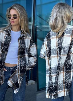 Кашемировая рубашка в клетку свободного кроя на пуговицах,рукав спущенный, по бокам разрезы8 фото