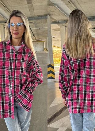 Кашемировая рубашка в клетку свободного кроя на пуговицах,рукав спущенный, по бокам разрезы4 фото