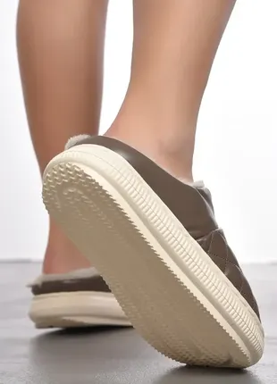 Домашні капці на хутрі з еко-шкіри / кімнатні тапочки