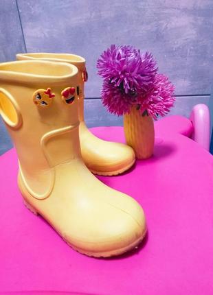 Резиновые сапожки для девочки