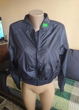 Ветровка женская
