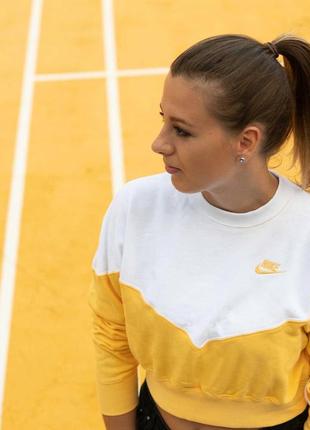 Біло-жовтий спортивний кроп-світшот від nike  розмір s світшот толстовка батник