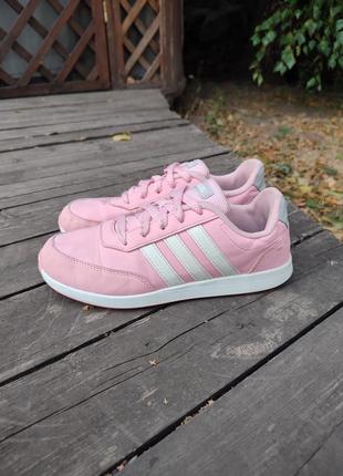 Кросівки adidas  оригінал