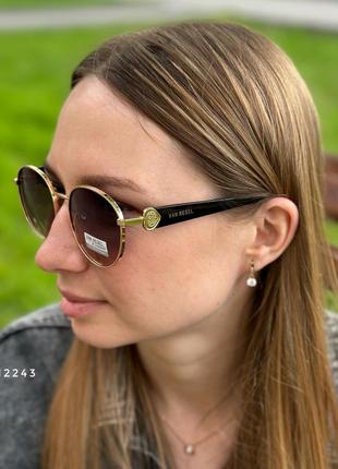 Сонцезахисні окуляри жіночі2 фото
