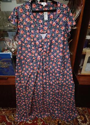 Шикарне плаття в троянди батал
