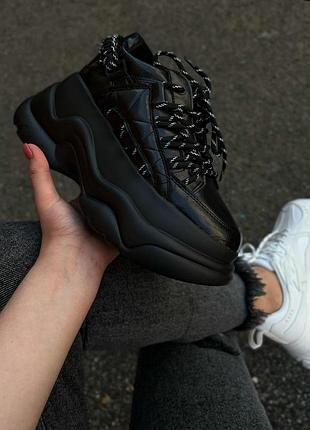 Кроссовки на высокой подошве