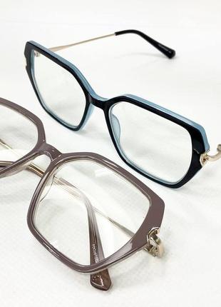 Коригуючі окуляри для зору жіночі трапеціі фотохромні в пластиковій оправі з золотистою фурнітурою тоненькі дужки6 фото