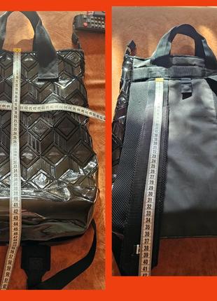 💯adidas. стильная сумка рюкзак из лаковой экокожи. носилась аккуратно. куплена в фирменном магазине adidas. 
фасон,стан и замеры на фото4 фото