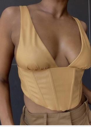 Короткий корсетный топ из искусственной кожи zara tan с v-образным вырезом