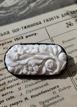 Брошка з квітковою камеєю, україна2 фото