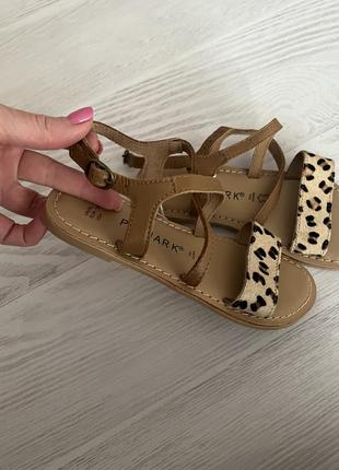 Детские кожаные босоножки primark 2