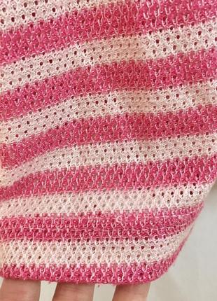 Удлиненный вязанный розовый джемпер в полоску с укороченными рукавами7 фото