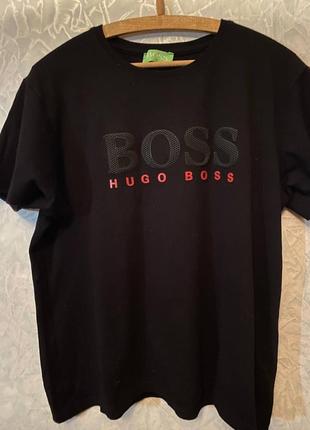 Футболка від hugo boss