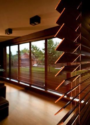 Деревянные жалюзи в кабинет.