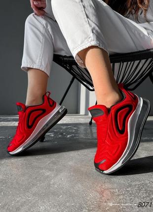 Яскраві червоні кросівки спортивні фото вживу8 фото