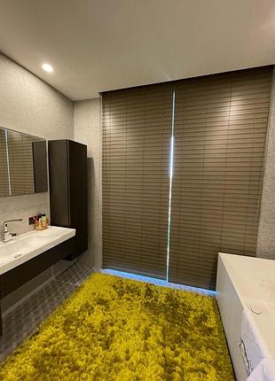 Дерев'яні жалюзі на двер широка ламель 50 різні кольори та розміри горизонтальні жалюзі з дерева 0,7м*1,8м