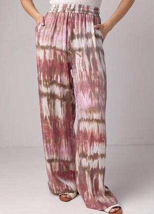 Летние прямые брюки на резинке с абстрактным принтом5 фото