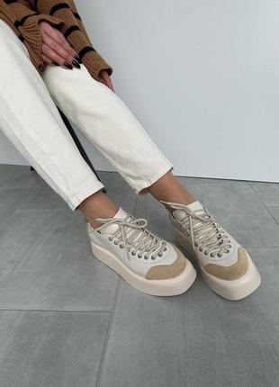 Женские кроссовки, молочные с бежевыми и змеиными вставками, базовые, на платформе,...