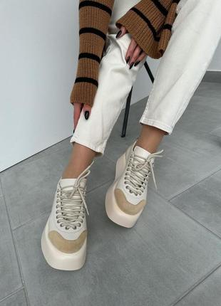 Женские кроссовки, молочные с бежевыми и змеиными вставками, базовые, на платформе,...
