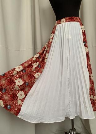 Интересная юбка колорблок цветочный принт с однотонной вставкой плиссе