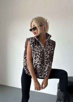 Теплая и невесомая жилетка.