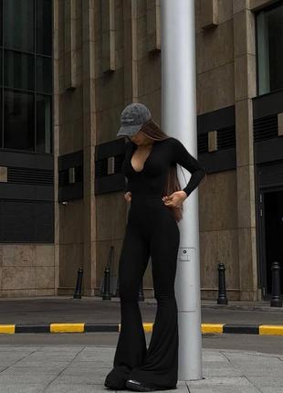 Комбінезон жіночий, чорний, з розклішонними штанами