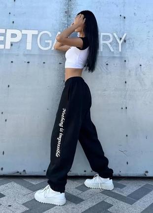 Джогери з написом