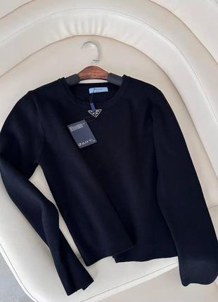 Светр в стилі prada