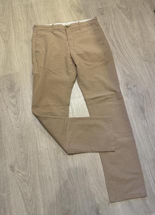 Брюки levi’s.