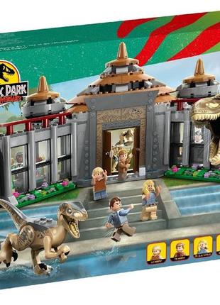 Дитячий конструктор lego jurassic park центр відвідувачів: атака тиранозавра і раптора 693 шт. деталей (76961)