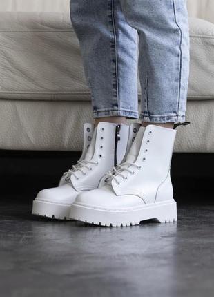 Білі шкіряні черевики dr martens jadon platform leather