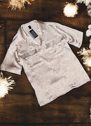 Брендова атласна блуза з кишенями dazy жатка батал етикетка