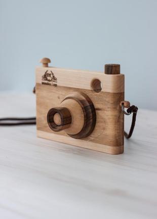 Іграшковий фотоапарат з дерева