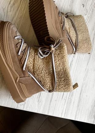 Чоботи з овчиною.