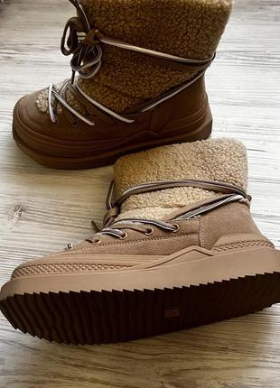 Чоботи з овчиною.