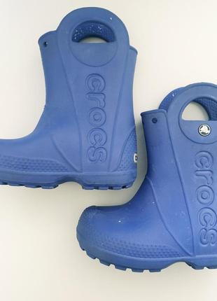 Сапоги резиновые для мальчика кроксы с ручками crocs kids handle it rain boot синие с8 25 р2 фото