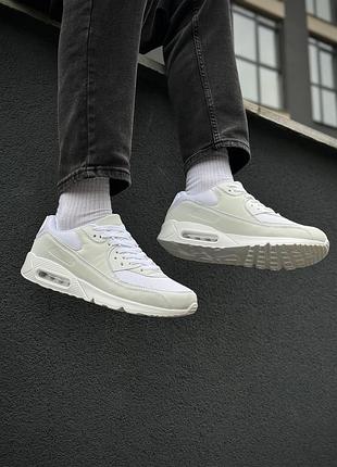 Белые универсальные кроссовки