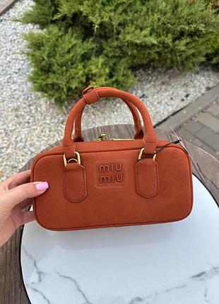 Сумка стиль miu miu arcadie замшевая с ручкой и ремнем2 фото