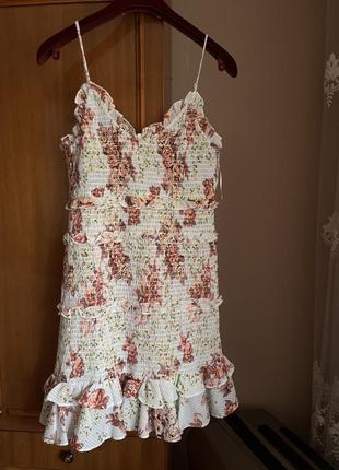 Короткое платье zara в цветочный принт. сарафан zara длиной мини. платье zara.зара